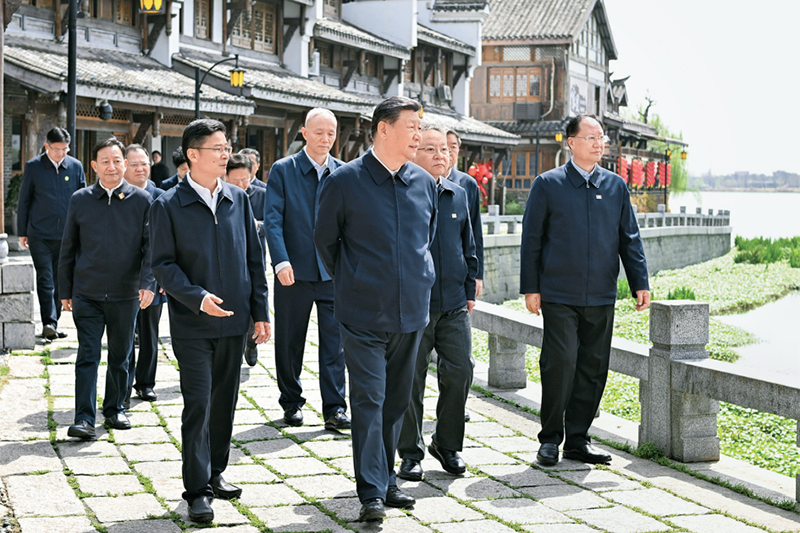 2024年3月18日至21日,中共中央總書記、國家主席、中央軍委主席習(xí)近平在湖南考察。這是19日上午,習(xí)近平在常德河街考察。