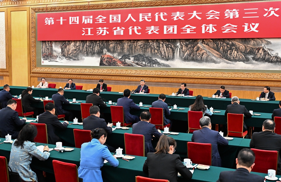 ??3月5日下午,中共中央總書記、國家主席、中央軍委主席習近平參加他所在的十四屆全國人大三次會議江蘇代表團審議。